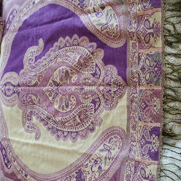 Pashmina Schawl Scarf Wrap Floral Paisley Design w Tassels Purple Beige - Picture 5 of 6